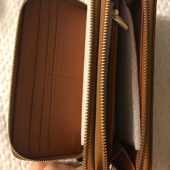 Jeanne & Jax Camel double zip wallet - Picture 4 of 4